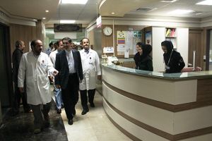 برگزاری مراسم بزرگداشت روز پزشک و کارمند با حضور معاون درمان وزارت بهداشت و درمان آموزش پزشکی در مرکز قلب و عروق شهید رجایی: عکس شماره 10 / 12
